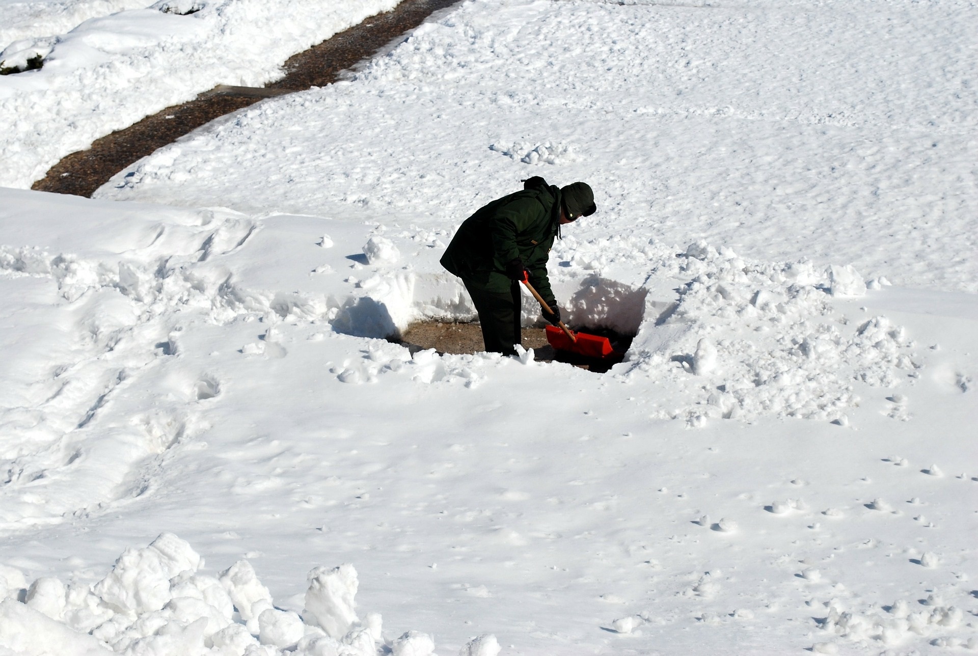 Protect Your Back When Snow Shoveling: A Chiropractor’s Guide for Bucks County